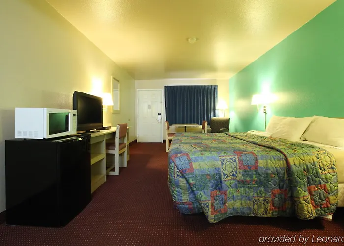 Quality Show Inn