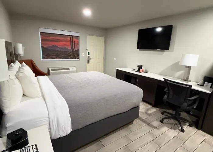 Quality Show Inn