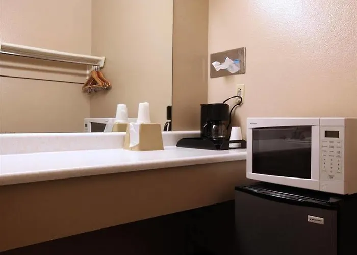 Quality Show Inn 3*